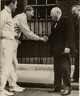 ANP London - Roger Bannister greeted by Prime Minister Winston Churchill